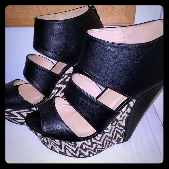 Printed Wedge Sandals - Picture 1 of 6